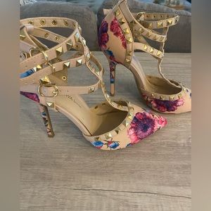 Floral heel pumps, ankle straps, studded, size 7